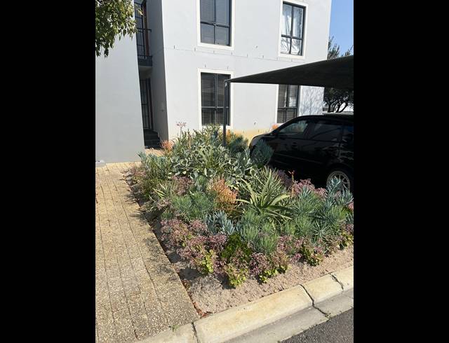2 BEDROOM APARTMENT TO LET IN BURGUNDY ESTATE